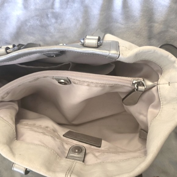 Beautiful Coach Off White And Sillver Leather Satchel With Unbranded Dust Bag - Picture 9 of 16